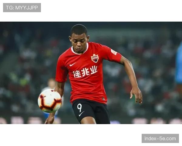 高柏铠篮下终结能力 归化中锋技术特点与球队适配